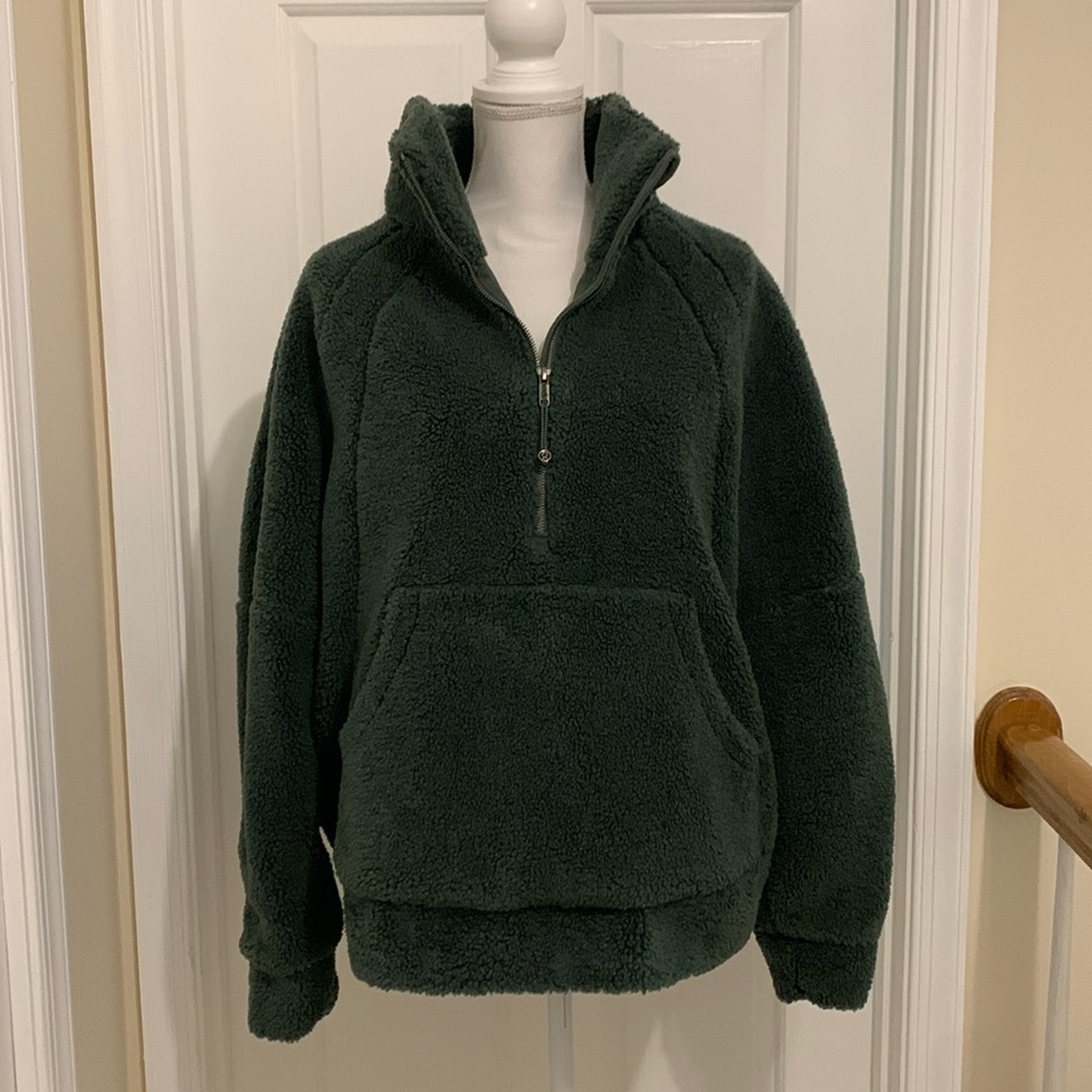 Lululemon NWOT Womens scuba fleece jacket size M/L color forest green.
